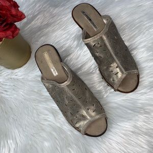 💜 Gold Bandolino Slide In Wedge💜